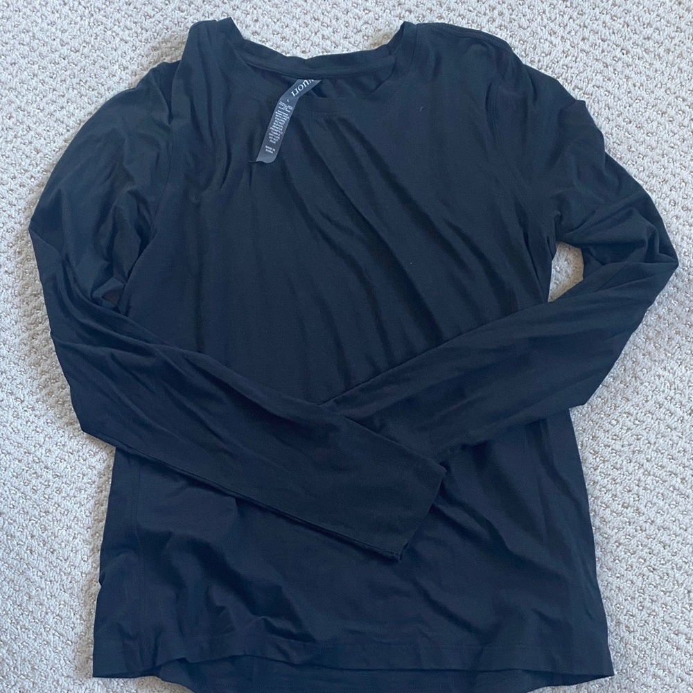 Vuori Black Long-Sleeve Women's Top, size L
